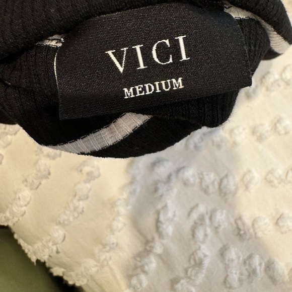 Ribbed Striped Off the Shoulder Dress from Vici Sz M - Picture 4 of 4